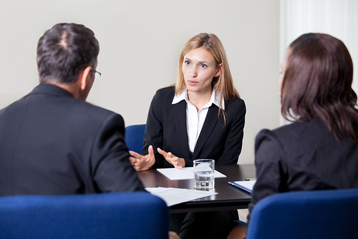 Travailleurs contractuels ou permanents: Ce que les employeurs Canadiens choisissent en période d'incertitude