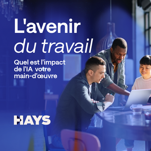 Un groupe de personnes regarde un ordinateur portable. Sur une police blanche, les mots: L'avenir du travail: Quel est l'impact de l'IA votre main-d’œuvre.